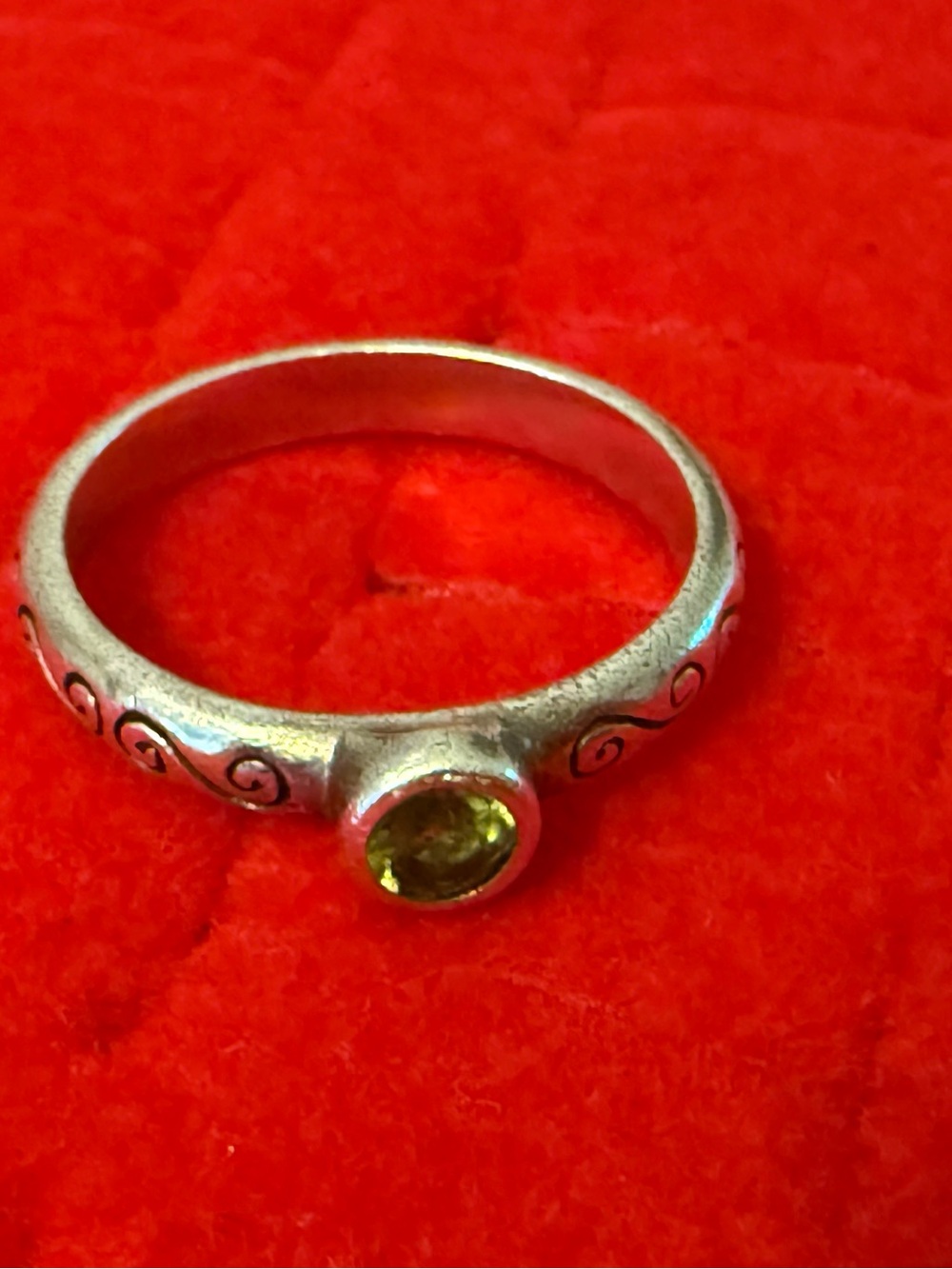 Sterling Silver Peridot Accent Ring - Green Gemstone size 8